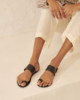 Athens Toe-Ring Leather Sandals |