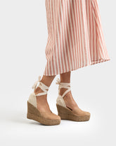 Espadrillas con Zeppa e Scollo a Cuore<br />in Pelle Scamosciata |